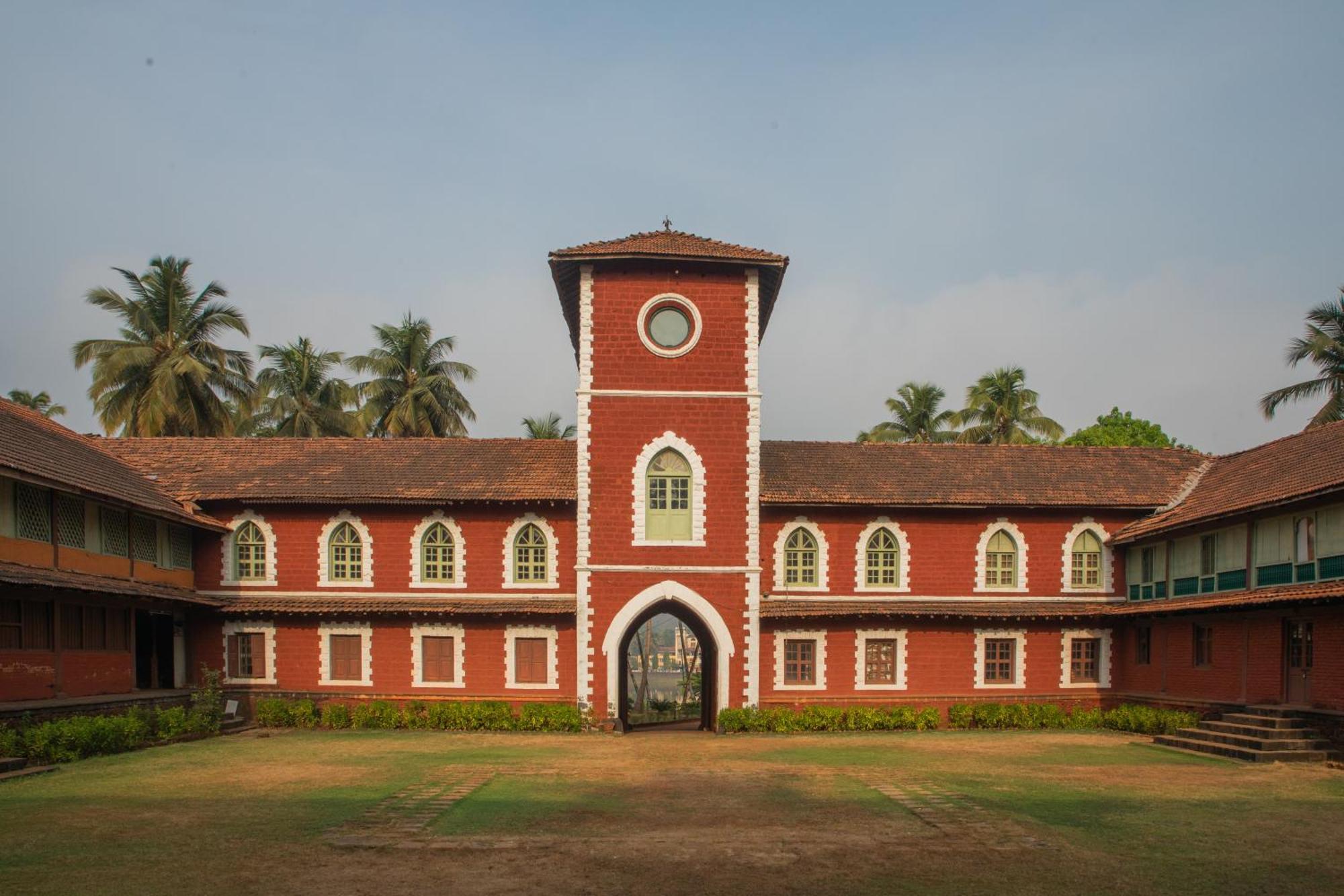 Sawantwadi Palace Boutique Art Hotel Bagian luar foto
